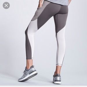 Athleta Up For Anything 7/8 tight w pockets